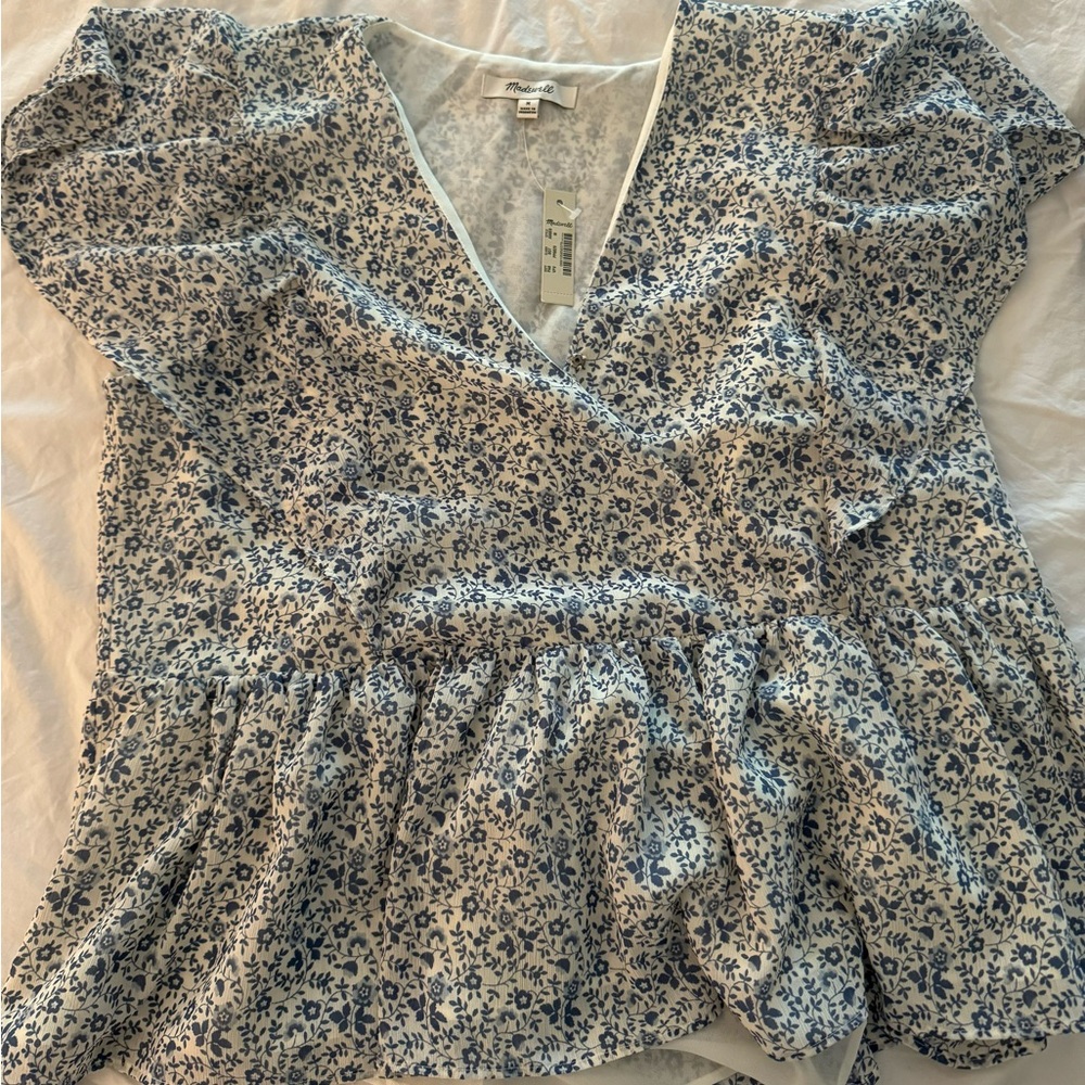 Brand new floral beautiful top. Fully lined